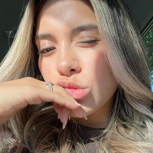 Meet your Posher, Sabdi